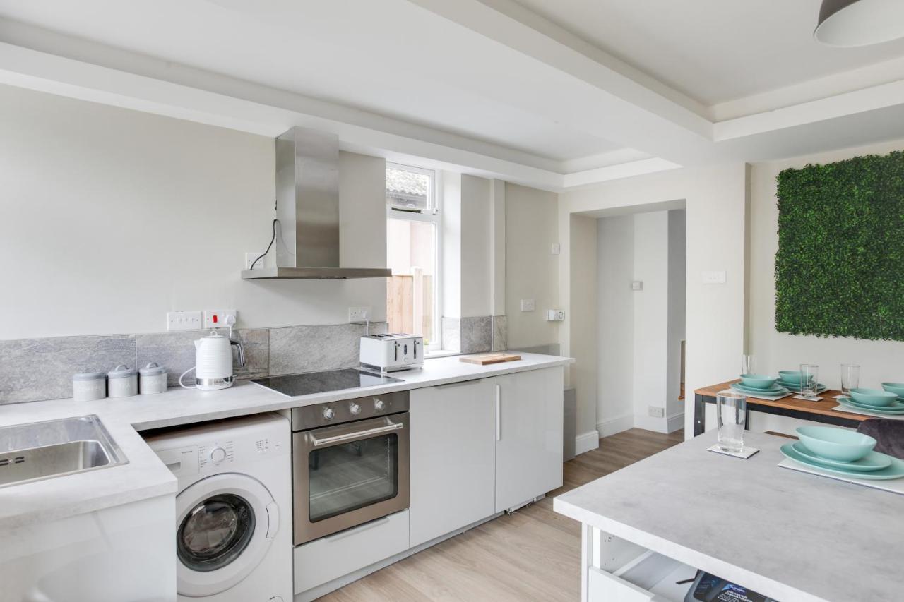 Spacious Three Bedroom House - Free Parking & Wifi Chelmsford Exterior photo